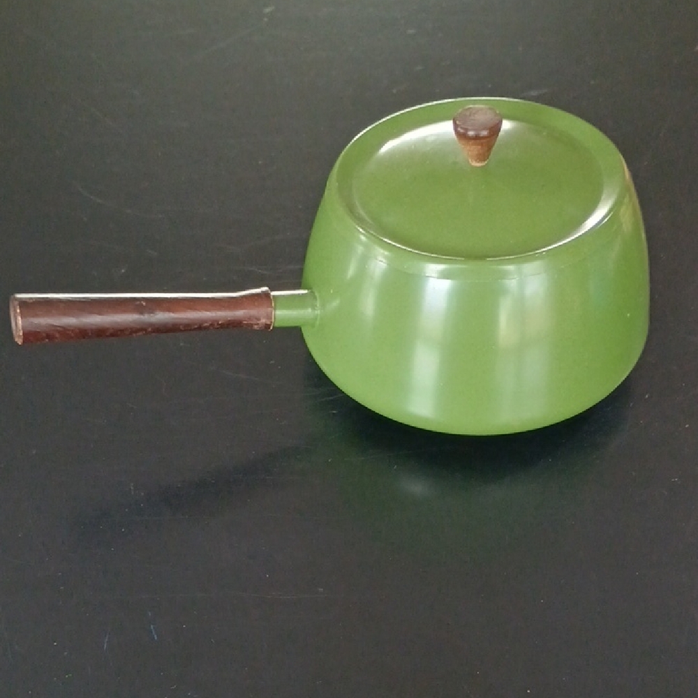 Elegant Vintage Green Aluminum Cookware with Wooden Handle Retro Decor